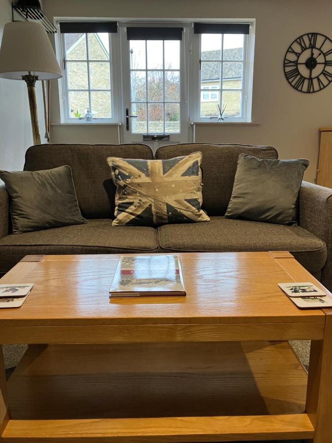 Well Cottage: A Cotswold Cottage At The Heart Of The Village Of Crudwell Zewnętrze zdjęcie